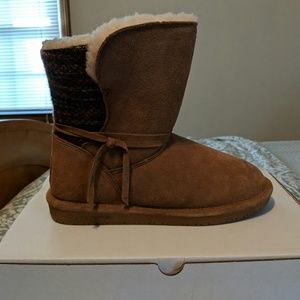 New in box - Bearpaw boots